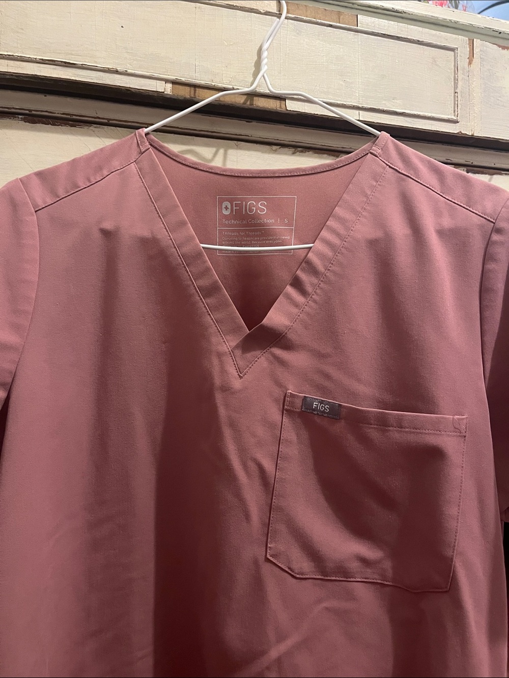 FIGS women’s V-Neck Top in Dusty Rose Pink small with small joggers.